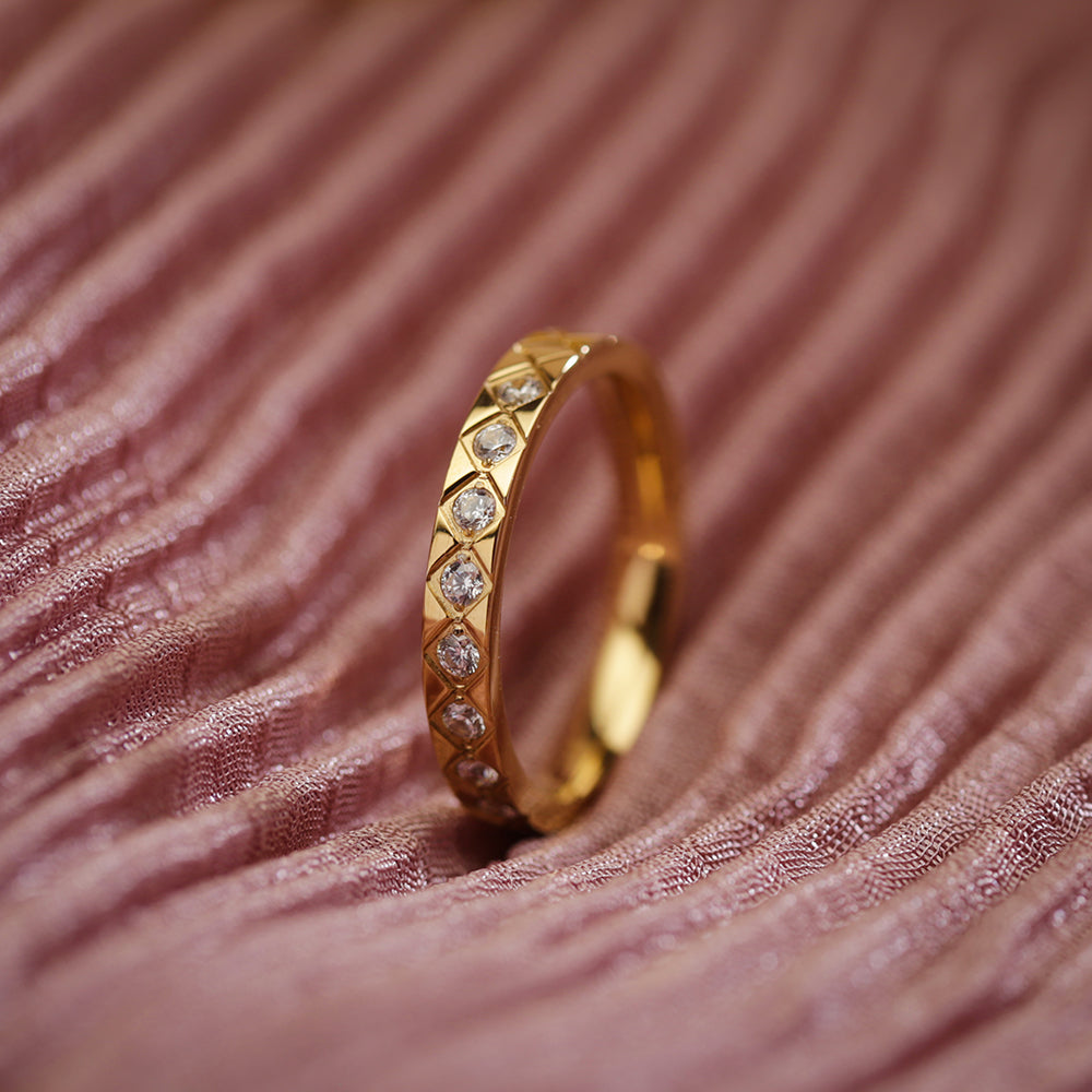 Diamond Lattice Elegance Ring