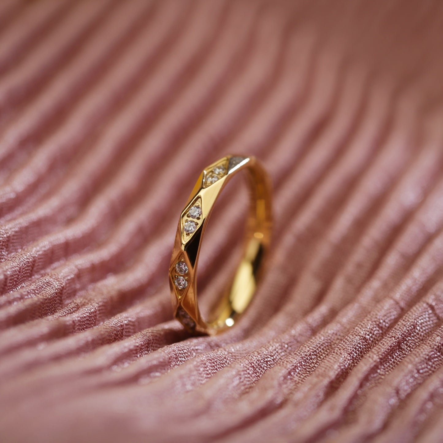 Faceted Gleam Diamond Ring