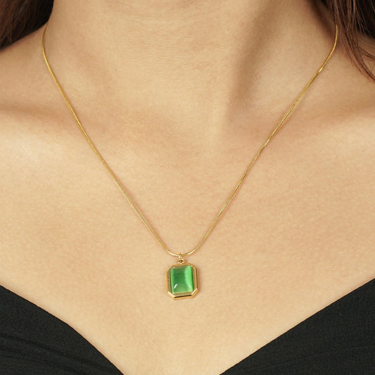 Lustrous Jade Pendant Necklace