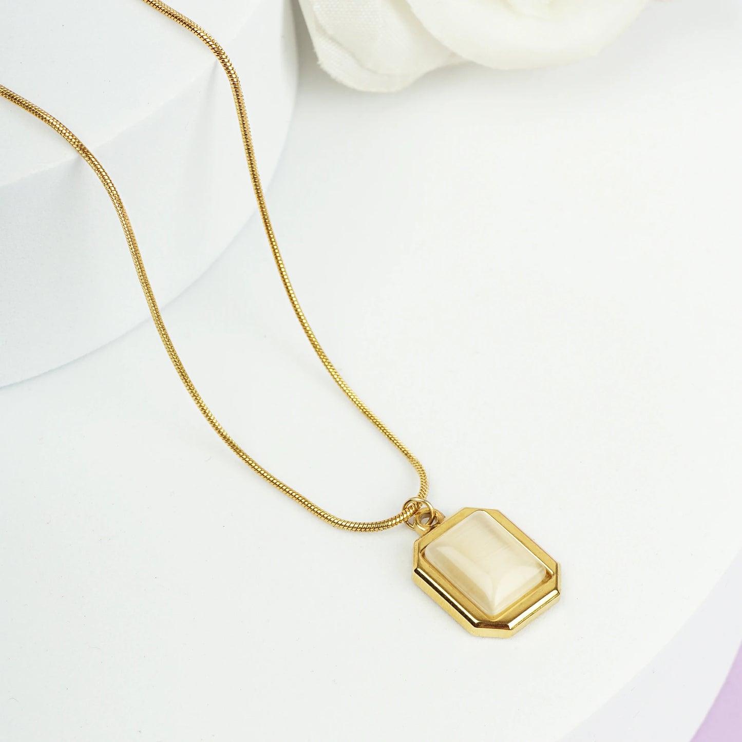 Lustrous Jade Pendant Necklace