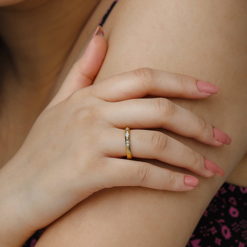 Faceted Gleam Diamond Ring