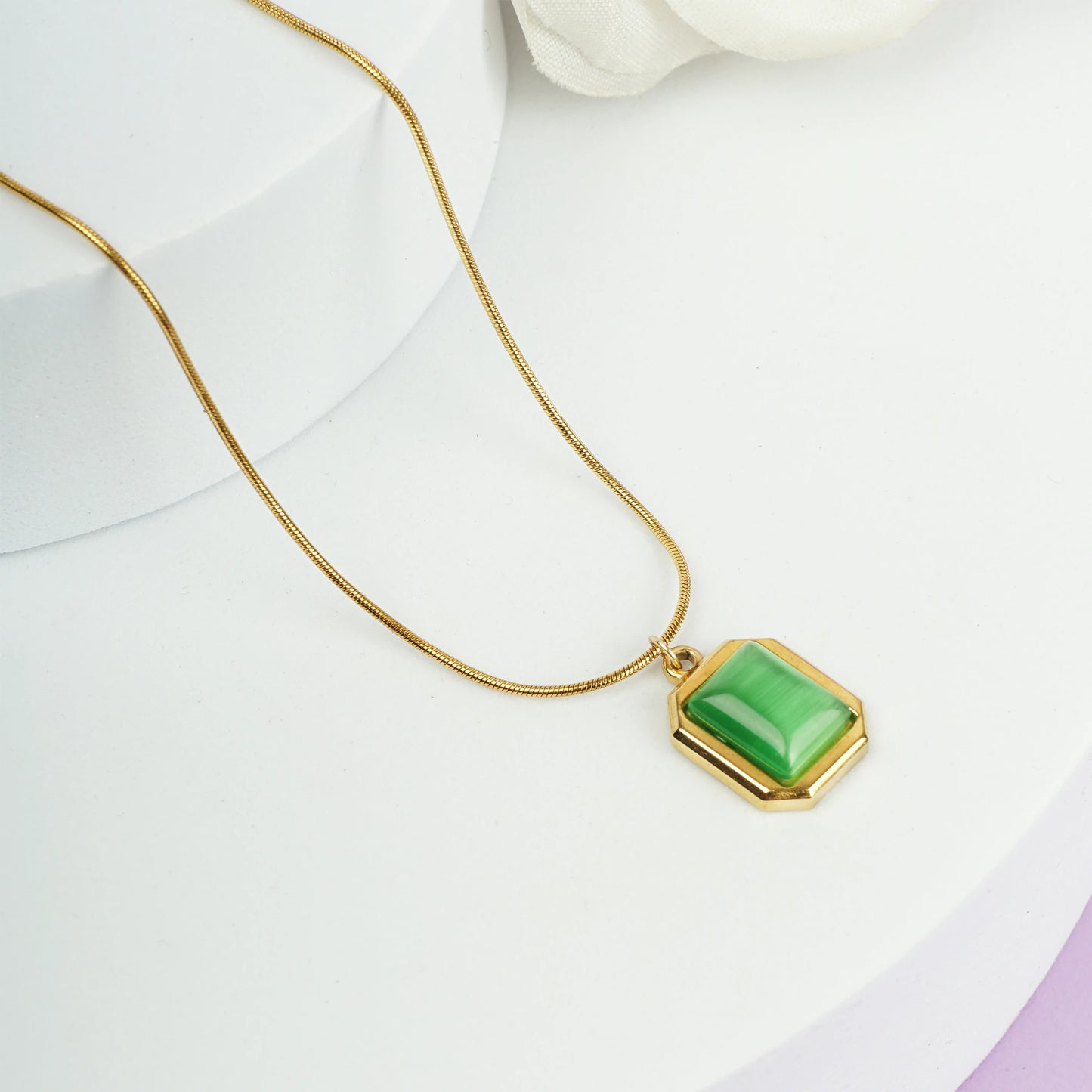 Lustrous Jade Pendant Necklace